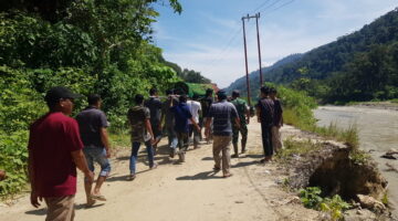 Warga Pasir Putih Meninggal Dunia di Tengah Jalan, Warga Tagih Janji Perbaikan Jalan Pasca Banjir Bandang