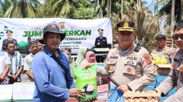 Jumat Berkah, Kapolres Aceh Tenggara dan Bhayangkari Salurkan Bantuan untuk Korban Kebakaran di Kute Bakhti