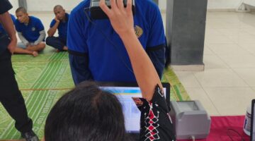 Kolaborasi Rutan Kabanjahe Bersama  Disdukcapil Karo,Warga Binaan Dapatkan Layanan Perekaman E-KTP