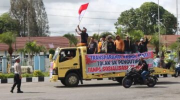 Polres Karo Gelar Pengamanan Aksi unjuk Rasa Warga Desa Doulu Bersama Desa Semangat Gunung Terkait Retribusi