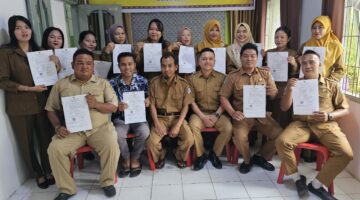 Kapus UPTD Puskesmas Perawatan Lawe Sigala-gala Serahkan SK Pegawai Paruh Waktu, Tekankan Disiplin dan Peningkatan Pelayanan Kesehatan