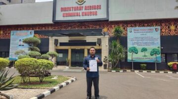 Diduga Korupsi dan Abaikan Putusan Komisi Informasi, POKJA IWO Indonesia Laporkan Kades Karanganyar ke Polda Metro Jaya