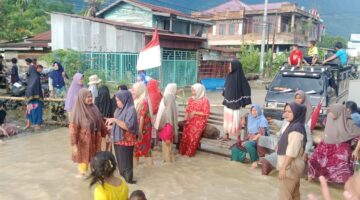 Emak-emak di Aceh Tenggara Blokade Jalan Lintas Kutacane, Protes Jembatan Tak Kunjung Diperbaiki