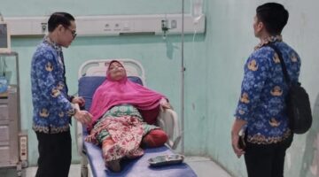 Memastikan Pelayanan Berjalan Optimal, Direktur RSUD Kutacane Besuk Sejumlah Pasien