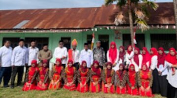 Pondok Pesantren Raudhatusshalihin Rema Gelar Upacara HUT ke-81 RI, Tampilkan Ragam Tari Daerah dan Atraksi Silat