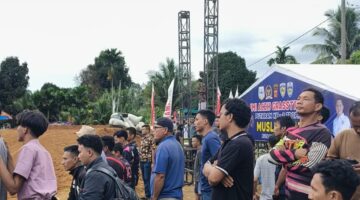 Warga Aceh tenggara saksikan dan Padati Grasstrack  memperebutkan tropy Muslim Ayub