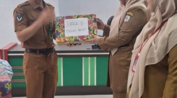 Meraih Kemenangan Dihari Kemerdekaan, Direktur RSUD Kutacane Serahkan Hadiah Lomba HUT RI ke-81