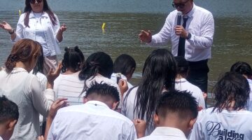 Penuh Sukacita, Pelaksanaan Baptisan Air GPdI Karmel Linggajulu Berlangsung Khidmat