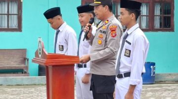 Kapolsek Bambel Jadi Irup di Pesantren Darul Iman, Tekankan Disiplin dan Kesadaran Hukum Pelajar