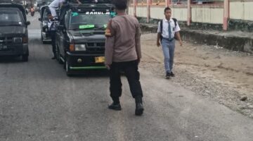 Pelajar Bergantungan di Angkutan, Polres Aceh Tenggara Turun Tangan Demi Keselamatan