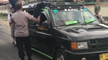 Pelajar Bergantungan di Angkutan, Polres Aceh Tenggara Turun Tangan Demi Keselamatan