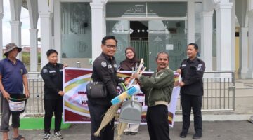 Sambut Hari Jadi Humas Polri ke-75, Si Humas Polres Karo Gelar Bakti Sosial di Masjid Husnul Khotimah