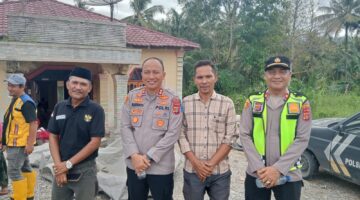 Respons Cepat di Tengah Banjir, Kapolsek Bambel Turun Langsung Atur Lalu Lintas di Jalan Nasional Kuning I