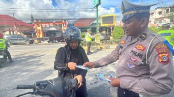 Operasi Patuh Seulawah 2026, Satlantas Polres Aceh Tenggara Edukasi Pengguna Jalan Lewat Stiker Keselamatan